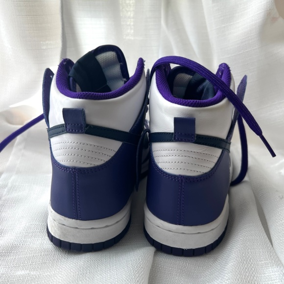 Purple and white Nike Dunks size 5.5 youth or women’s 7 - Picture 3 of 3